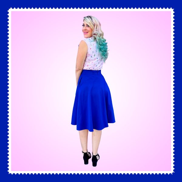 falda azul eléctrico